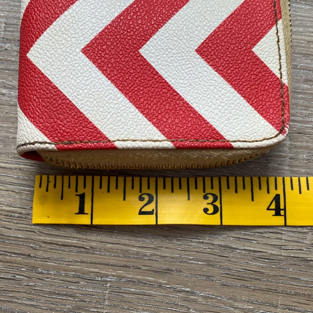 Red Dooney & Bourke Chevron Large Zip Around Wallet - Picture 6 of 7